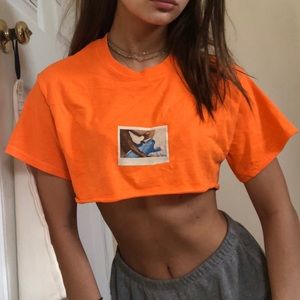 cropped orange tee from the kylie shop 🔥🍊💥